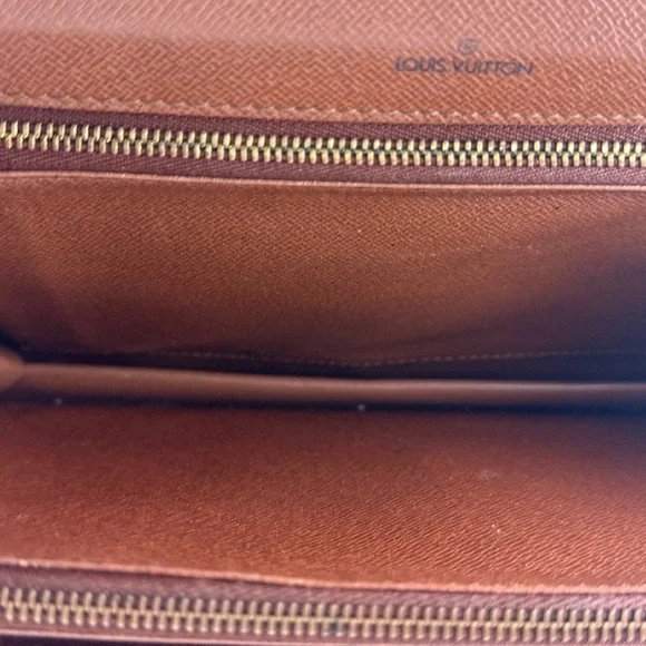 Louis Vuitton Brown and Gold Monogram Métis Authentic.